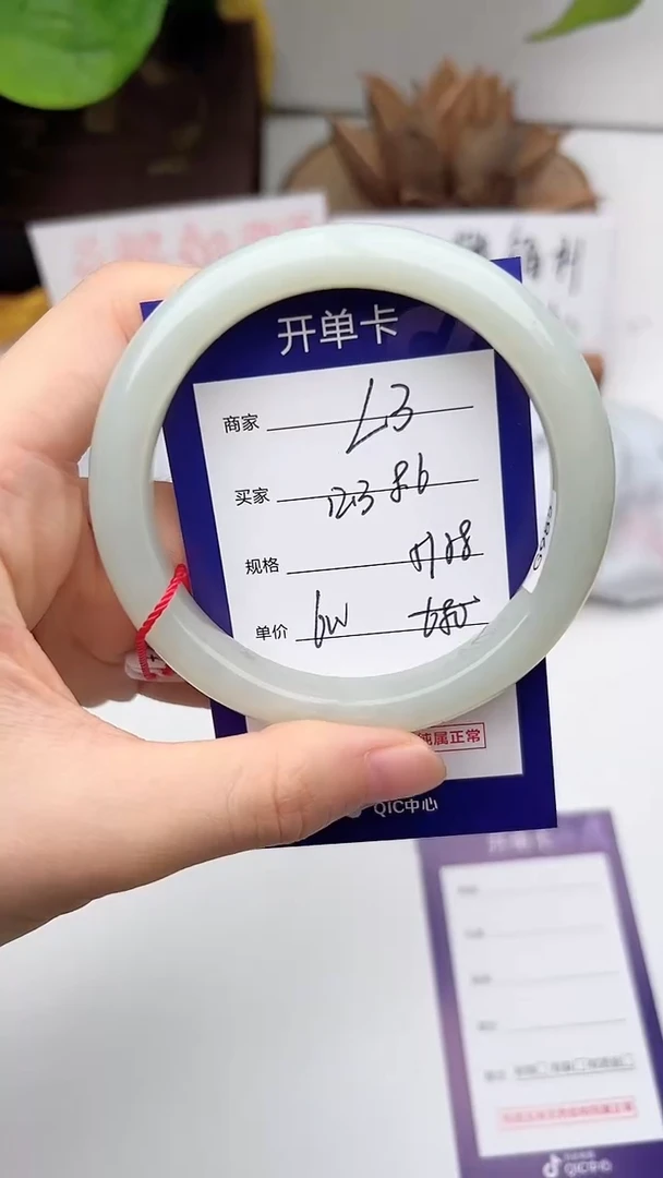 和田玉手镯未镶嵌微色差L3
