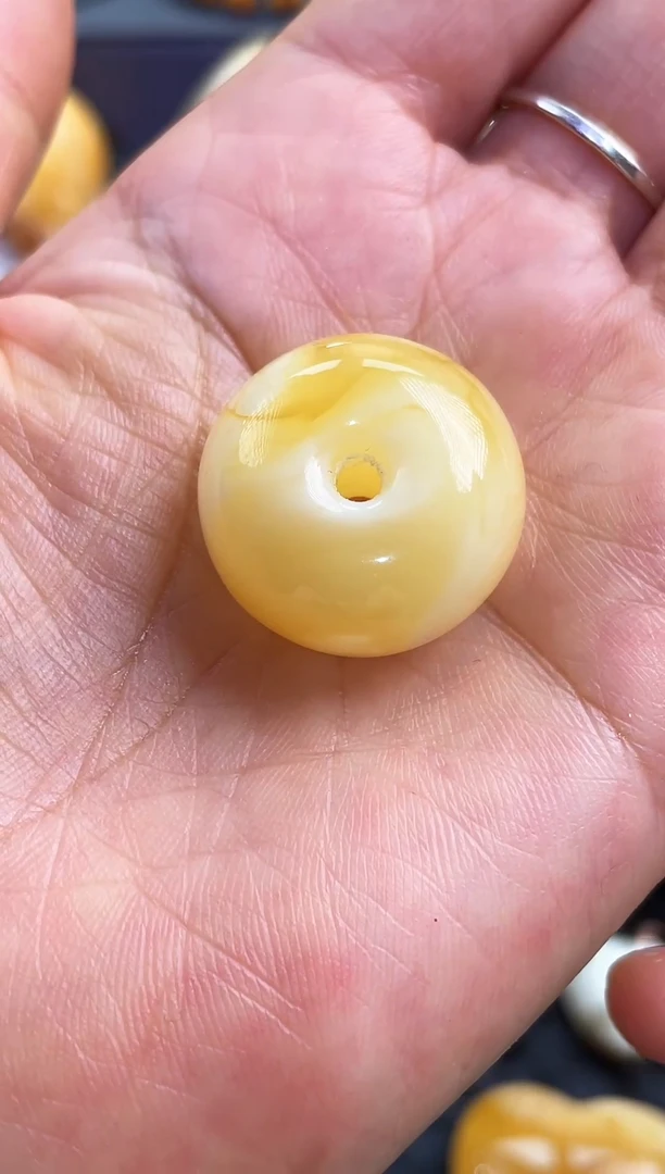 【闪购商品】琥珀裸石未镶嵌平安扣