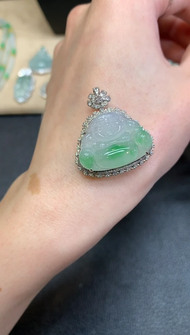 【闪购商品】翡翠颈饰18K金镶嵌佛公【无服务费】