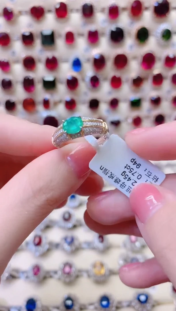 18K金镶嵌戒指祖母绿1