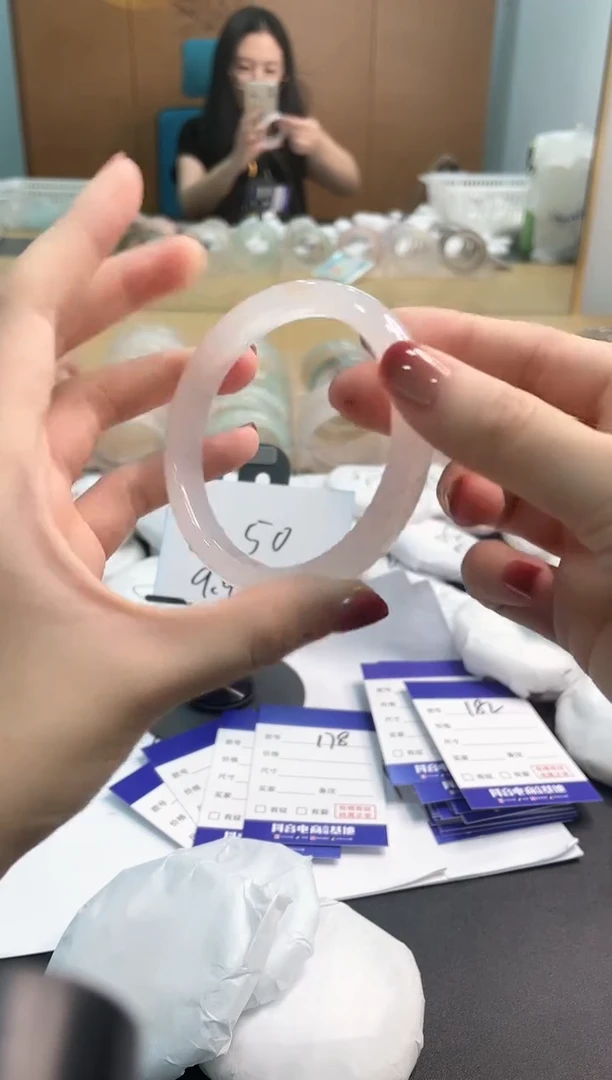 未镶嵌手镯石英质玉13L178