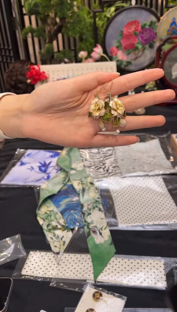 织绣?****?非遗手工苏绣饰品