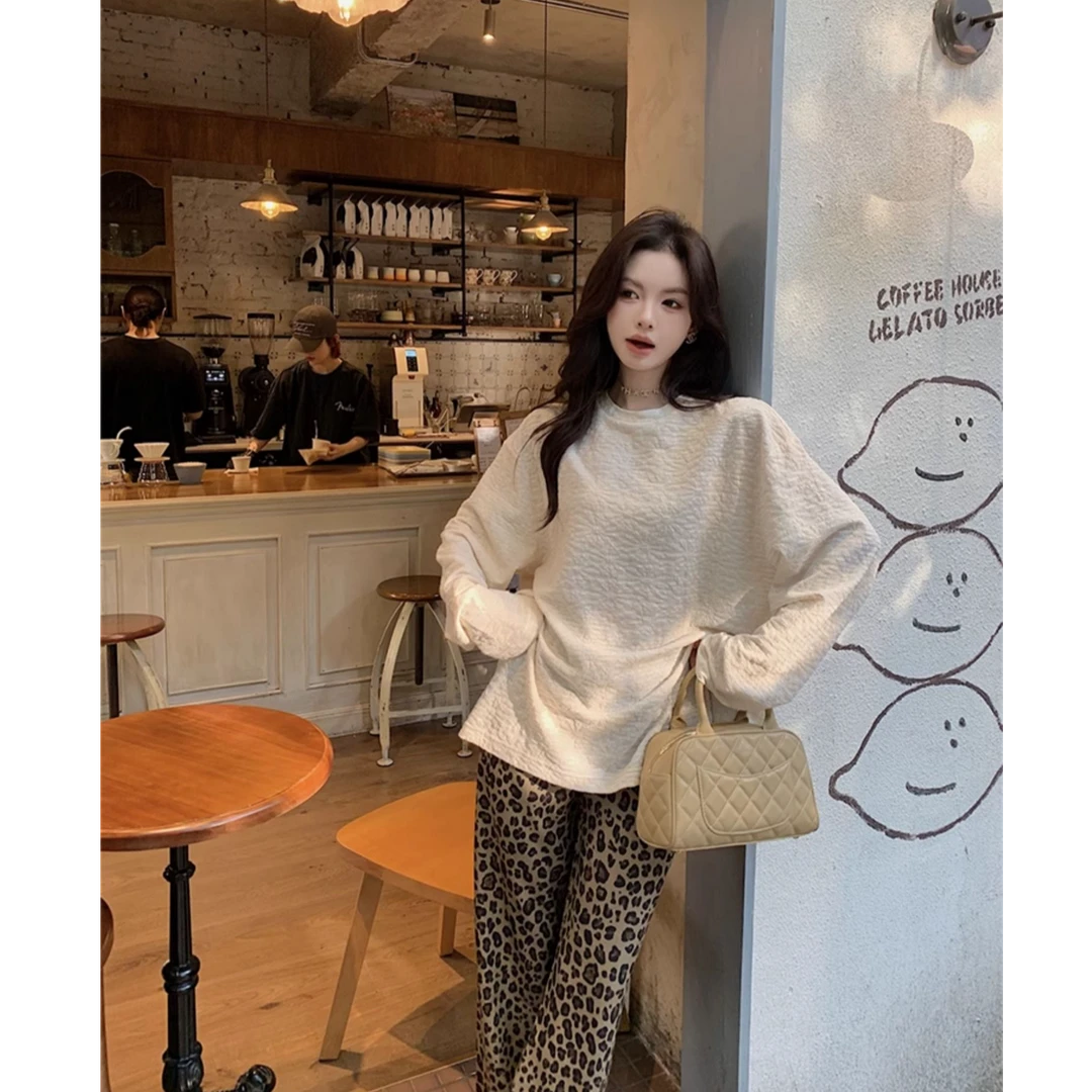 2025春季新款浮世绘 立体肌理条纹奶白上衣女防晒长袖罩衫慵懒t恤