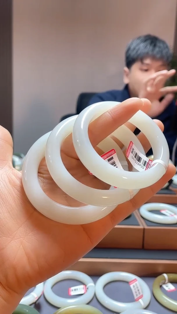 【闪购商品】和田玉手镯未镶嵌白玉53-59多样性发一