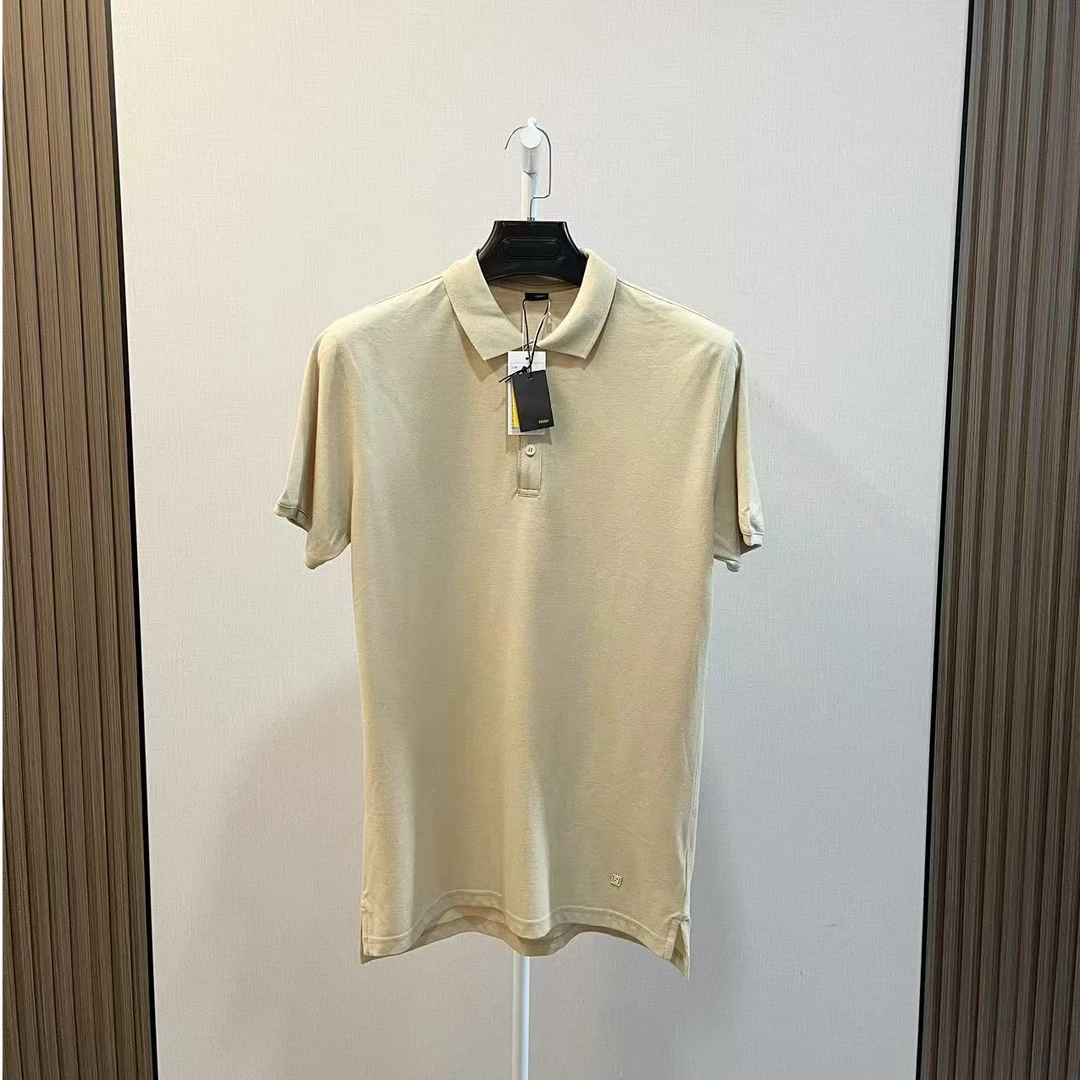 未使用 FENDI/芬迪 /卡其纽扣logo下摆logo短袖polo/48,50码