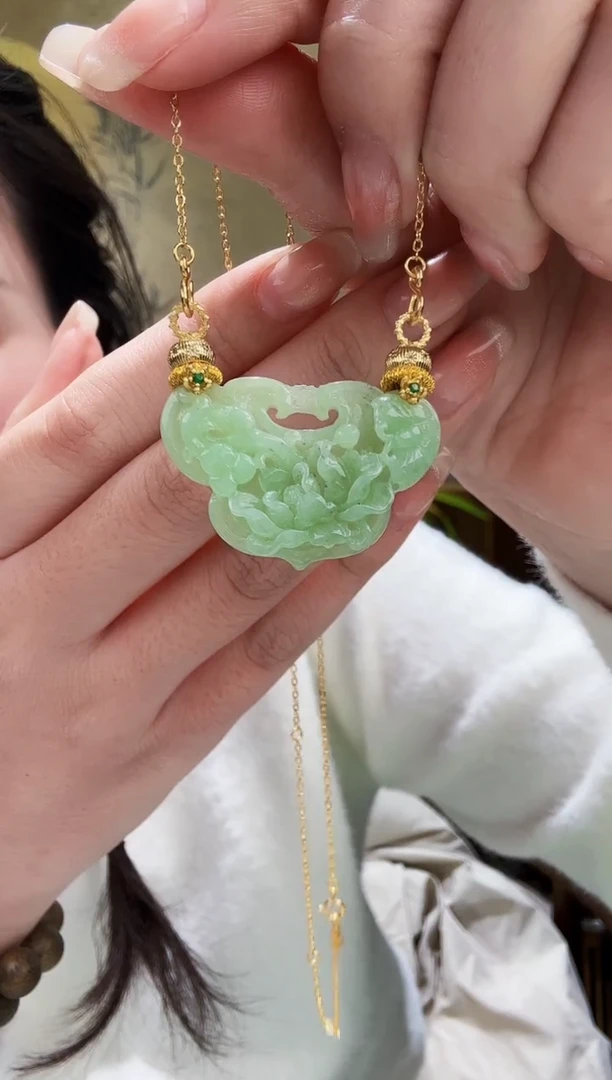 颈饰未镶嵌翡翠吊坠