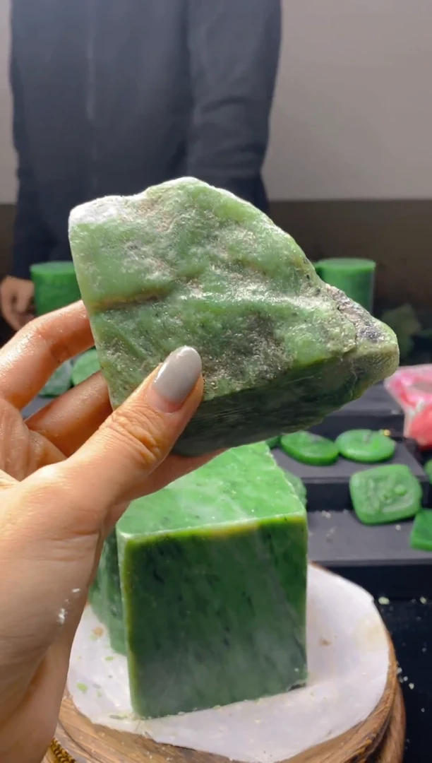 未镶嵌和田玉（碧玉）珠宝半成品1