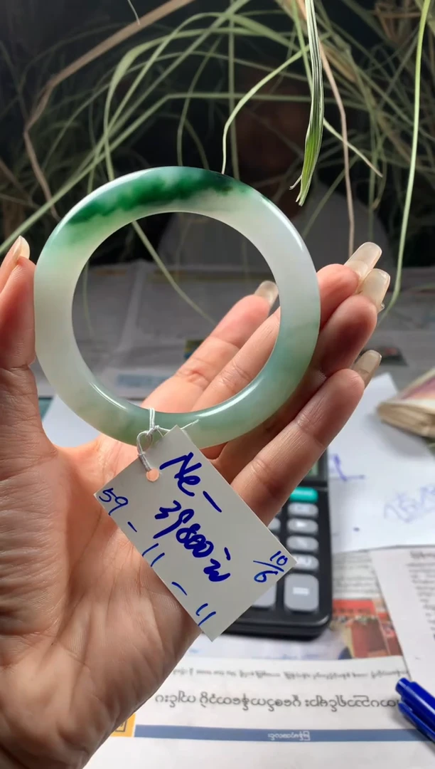 翡翠手镯未镶嵌翡翠手镯 下单联系小耳机#