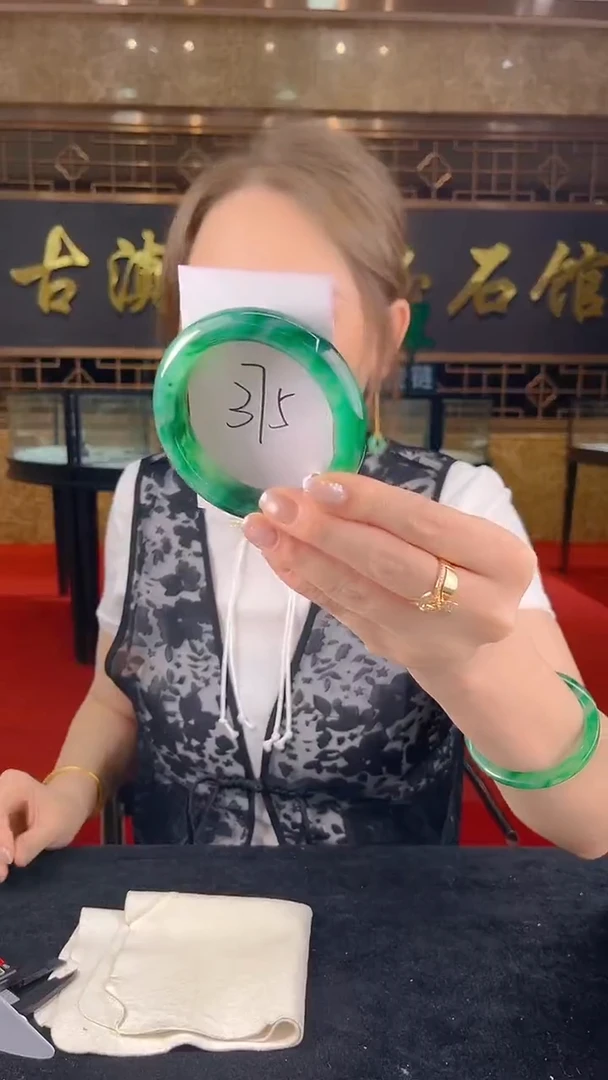 未镶嵌手镯石英质玉（非洲翠）微瑕介意勿拍