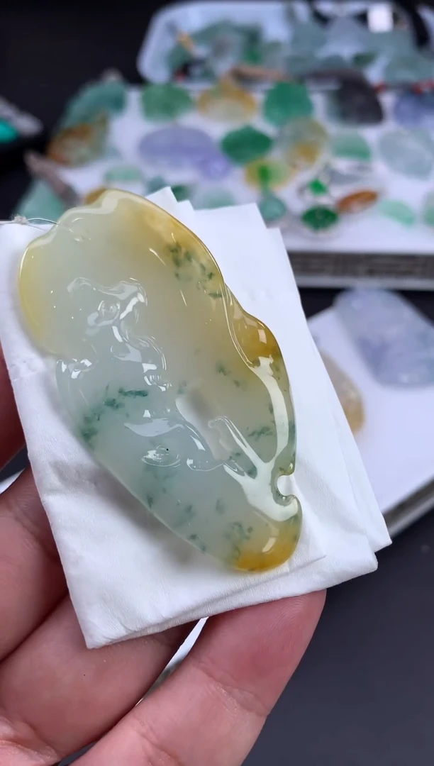 未镶嵌定制翡翠师**人翡翠