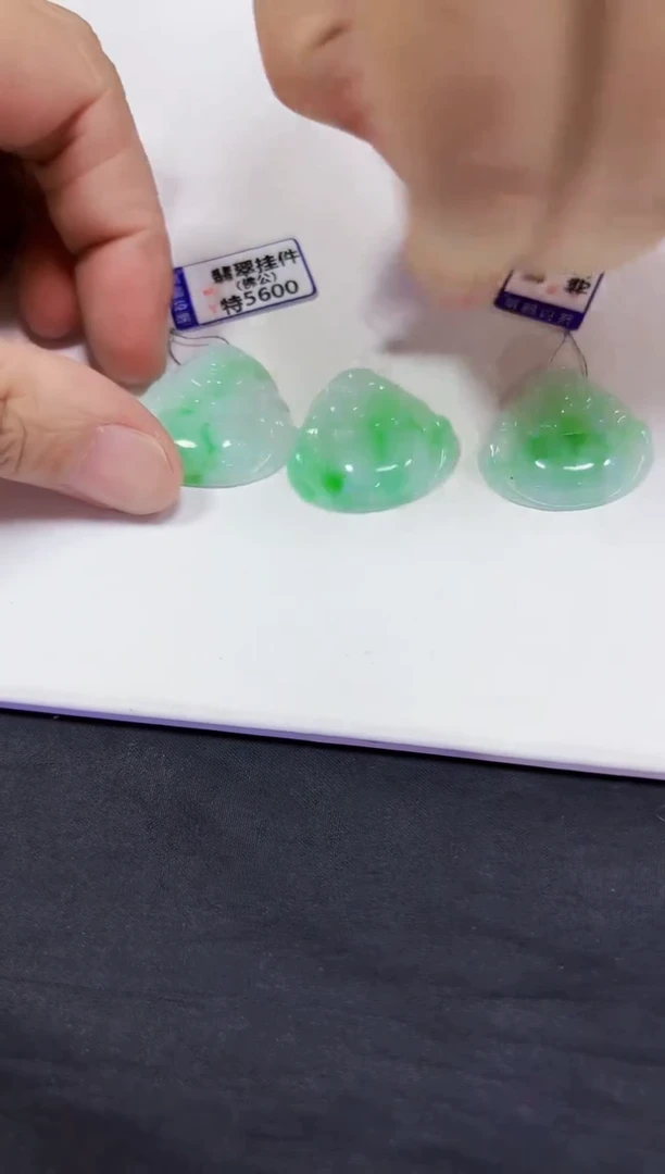 翡翠未镶嵌颈饰多样性发其一