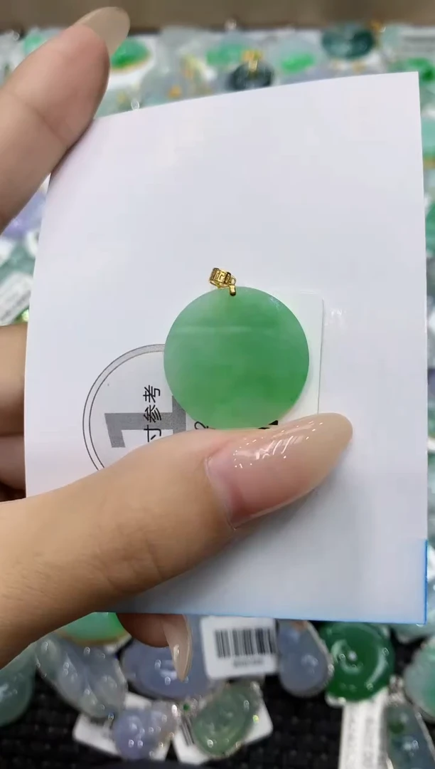 颈饰18K金镶嵌翡翠111111111111