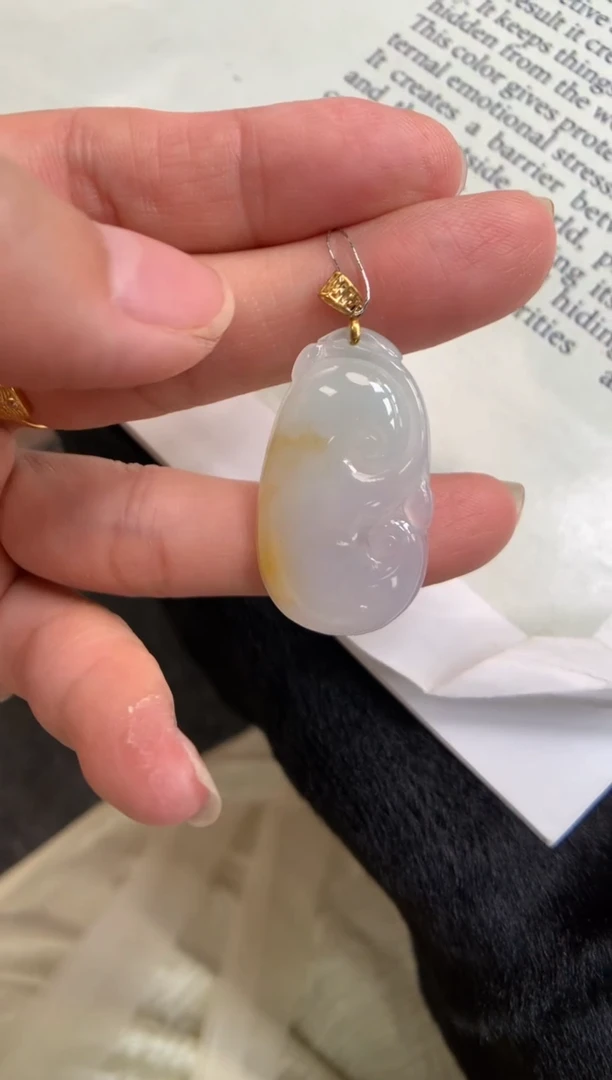 翡翠18K金镶嵌颈饰如意