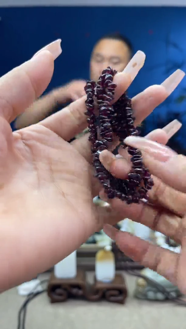 未镶嵌颈饰石榴石1