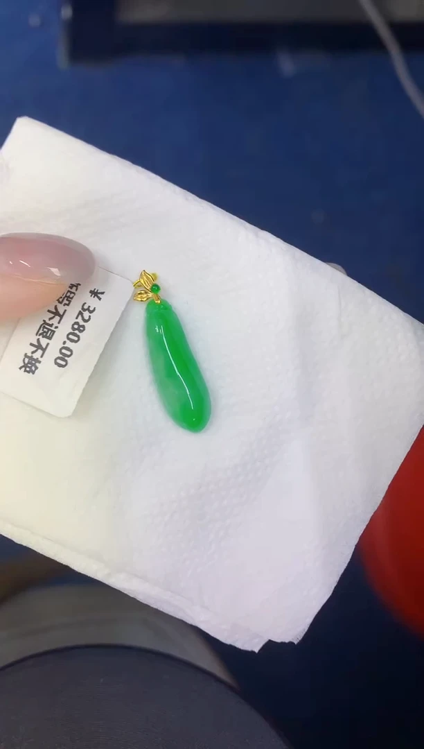 颈饰18K金镶嵌翡翠缅甸天然翡翠A货