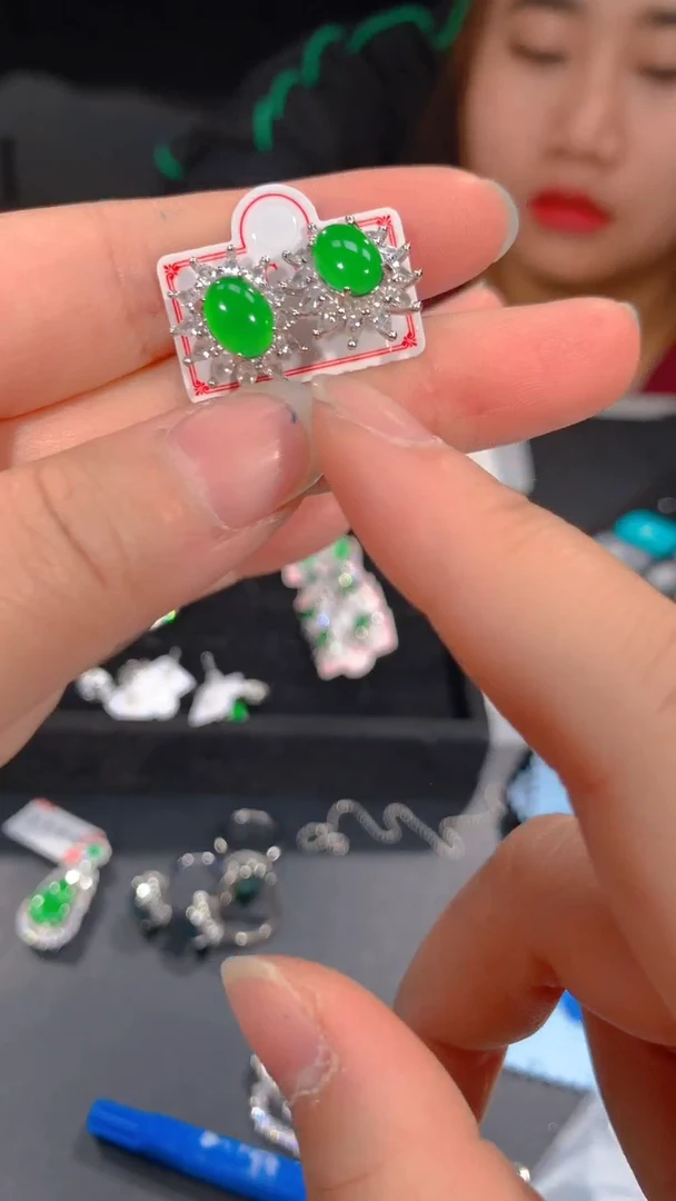 【闪购商品】定制翡翠未镶嵌33定制翡翠，多样性发货（发其一）