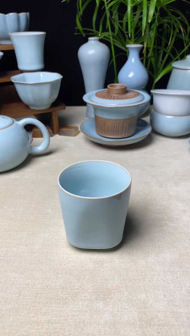 微瑕福利品-天青釉全手工支钉天圆地方杯
