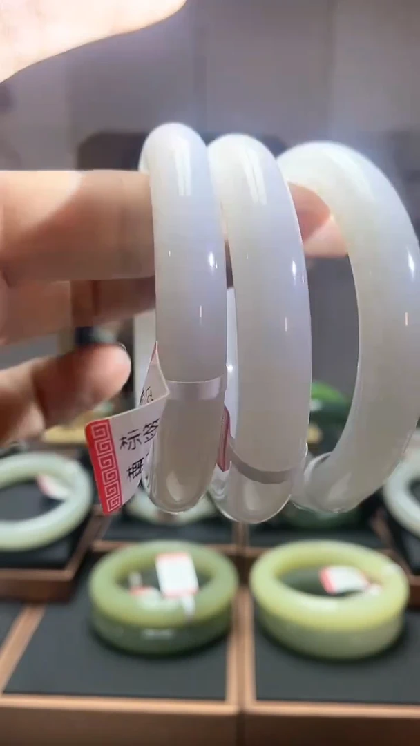 【闪购商品】和田玉手镯未镶嵌烟紫55-59多样性发一