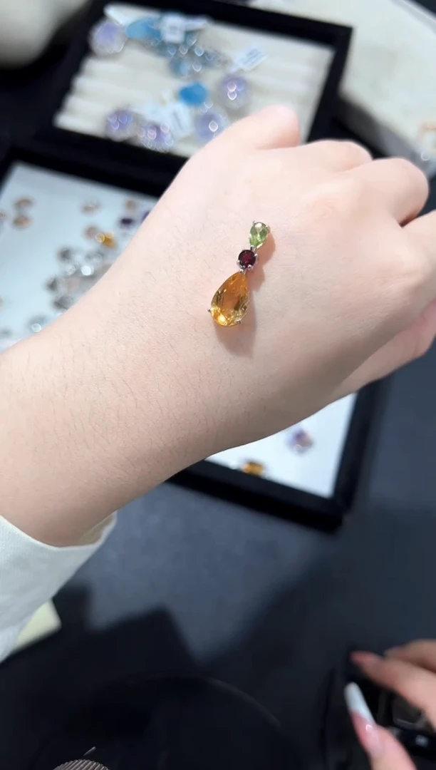 吊坠(不含链)银S925镶嵌水晶19h多样性发其一【1个】