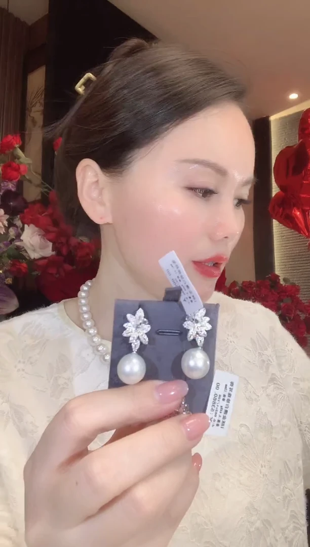 18K金镶嵌耳饰海水珍珠C117