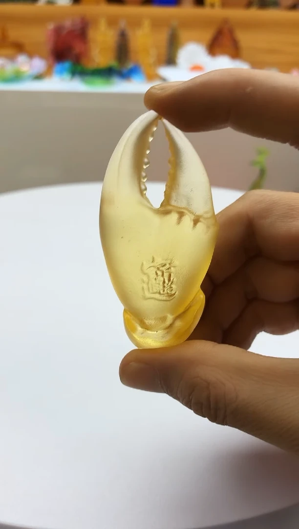 手工艺品琉璃琥珀色手上有钱手把件