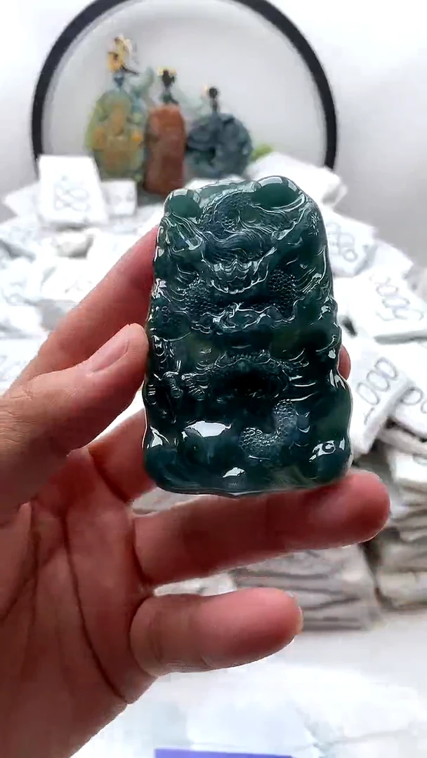 【闪购商品】翡翠颈饰未镶嵌龙牌