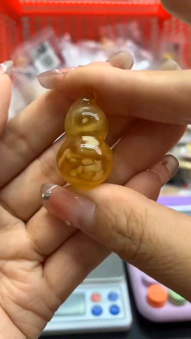 未镶嵌琥珀珠宝奇石358