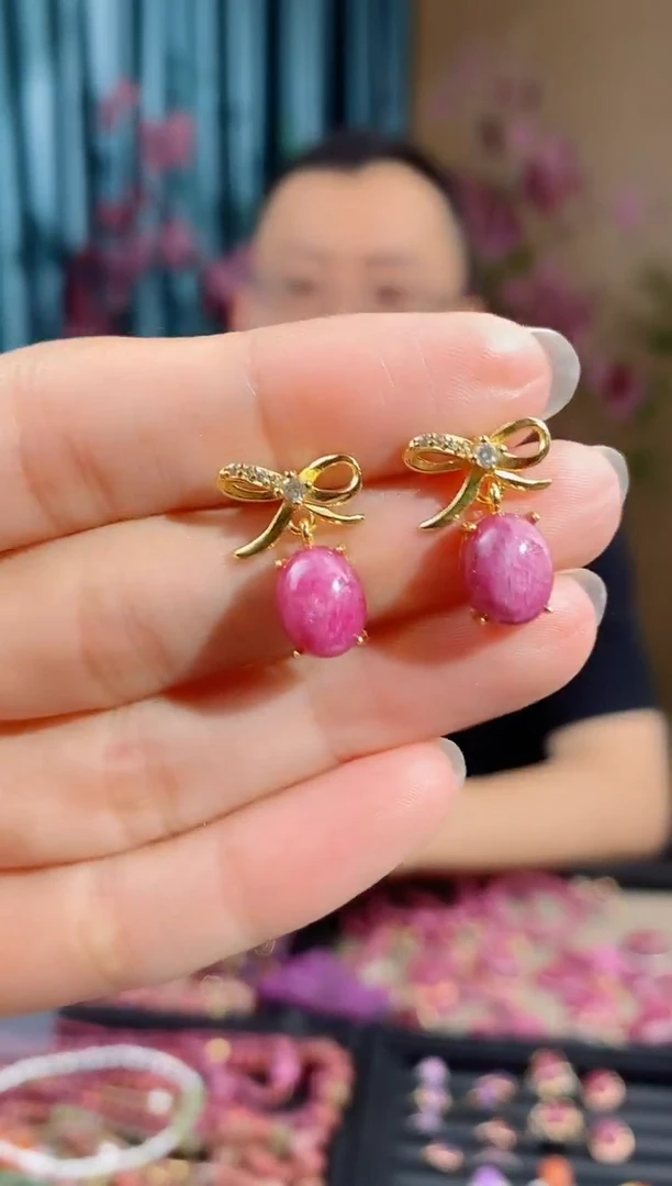 耳钉银S925镶嵌红宝石114多样性发其一