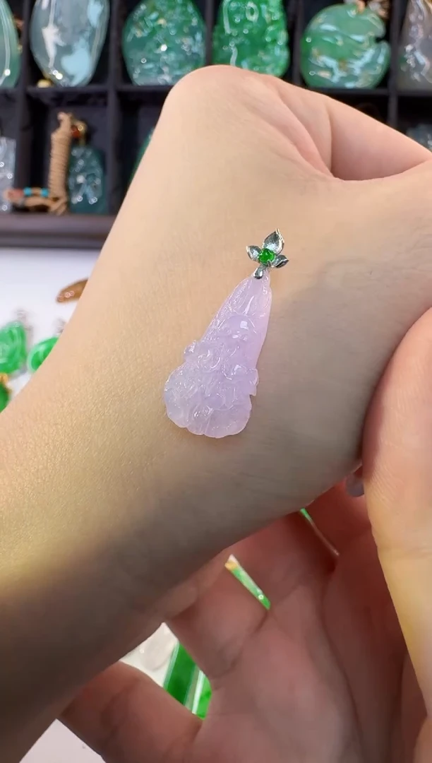 颈饰18K金镶嵌翡翠缅甸A货翡翠