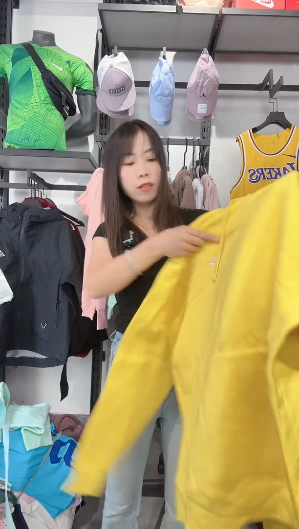 1068     编码 瑕疵款直播间过款为准 尺码175