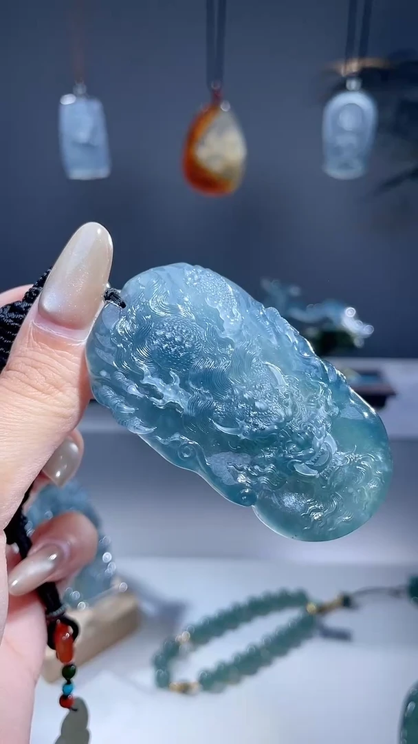 颈饰未镶嵌翡翠观音