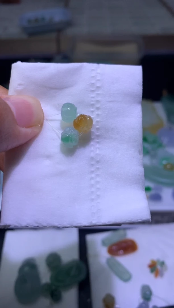 未镶嵌定制翡翠聆****?毛货
