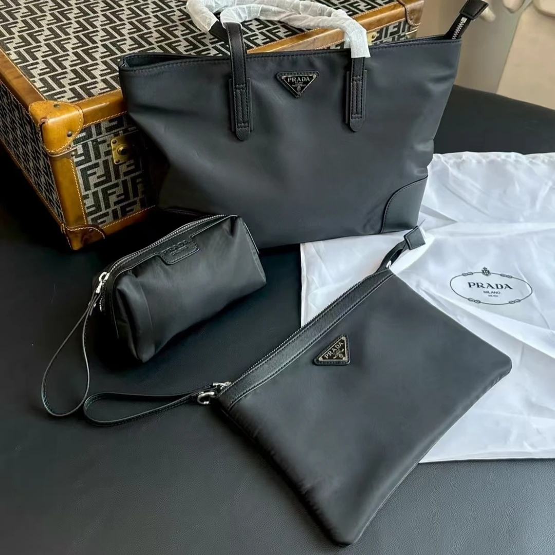 普拉达【K398】托特包单肩斜挎情侣同款手拿刷包大容量化妆包