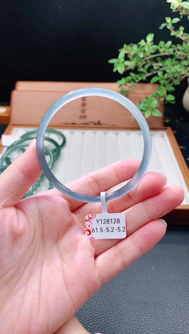 未镶嵌手镯翡翠天然