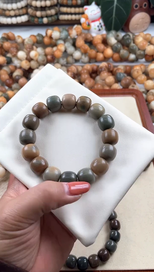 【闪购商品】菩提根/象牙果吊坠d339卡16