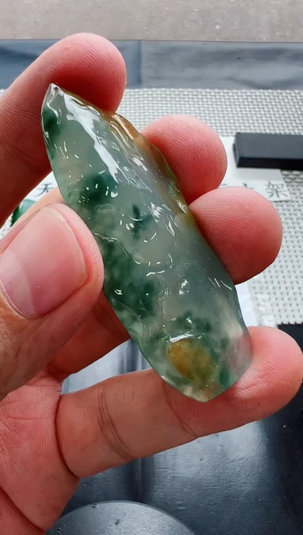 未镶嵌定制翡翠w***活天然缅甸A货翡翠生活哥