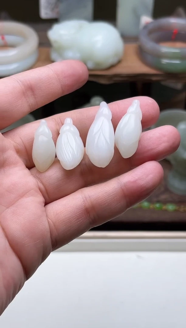 【闪购商品】和田玉未镶嵌吊坠新疆米达 玉兰花 多样性发一