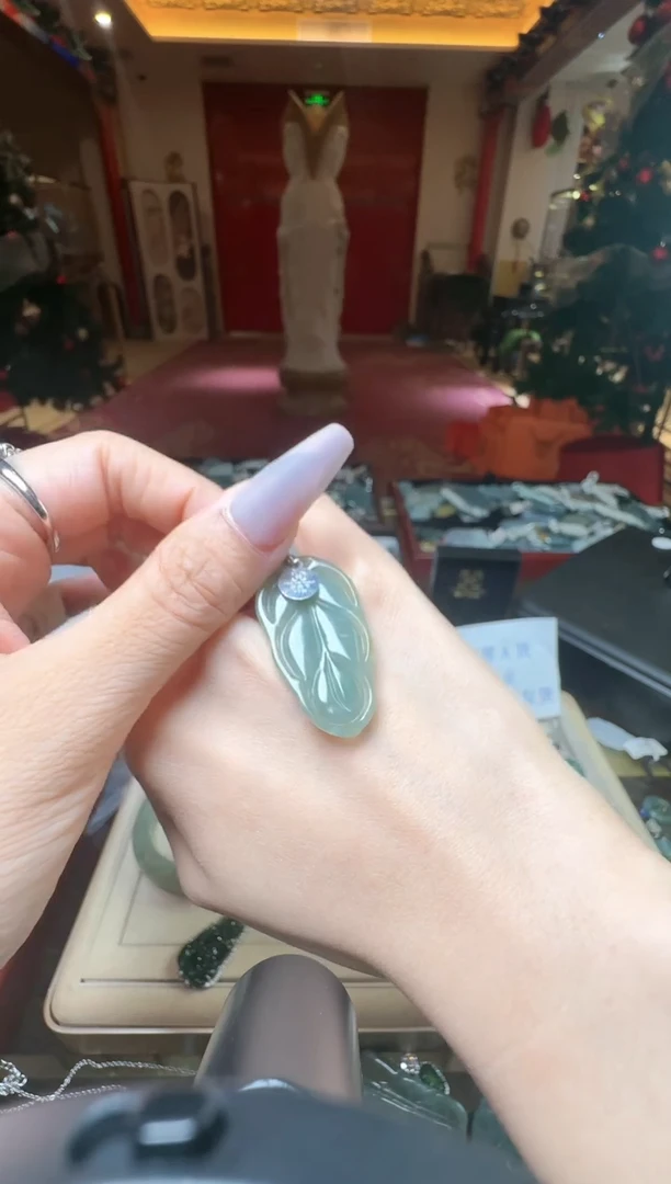 【闪购商品】翡翠吊坠(不含链)未镶嵌翡翠