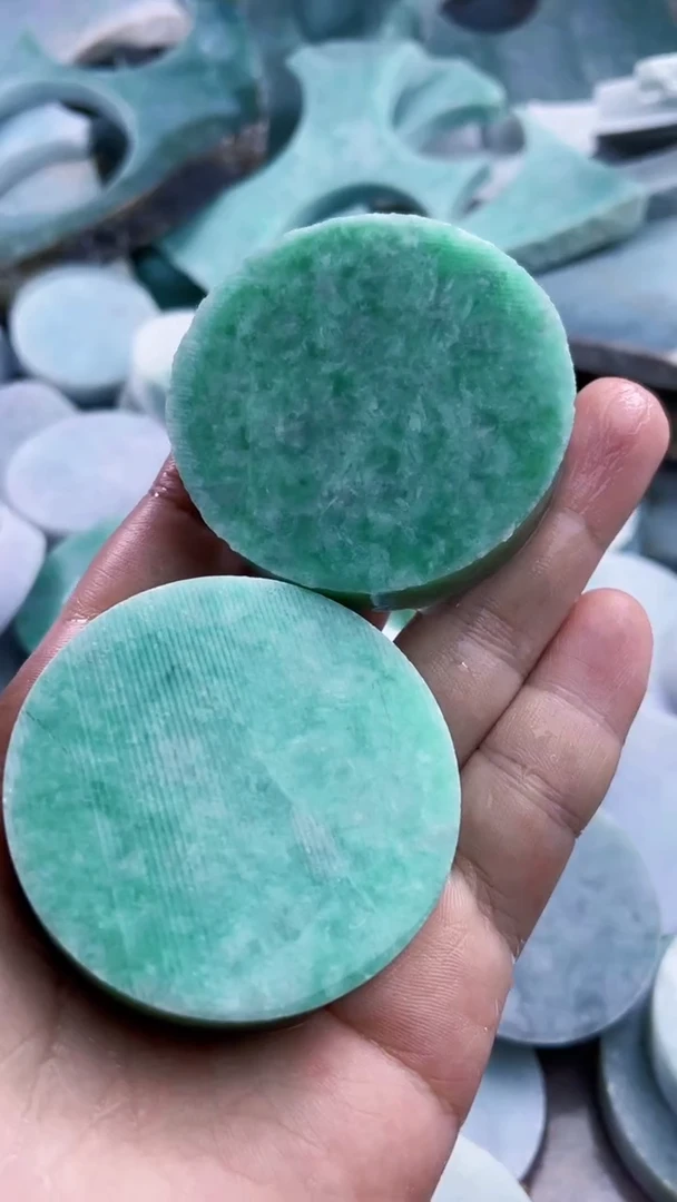 翡翠裸石阿**诗天然A货翡翠