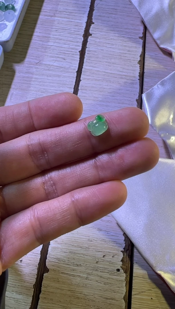 未镶嵌定制翡翠螃蟹