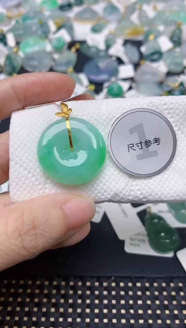 颈饰18K金镶嵌翡翠天然缅甸A货翡翠