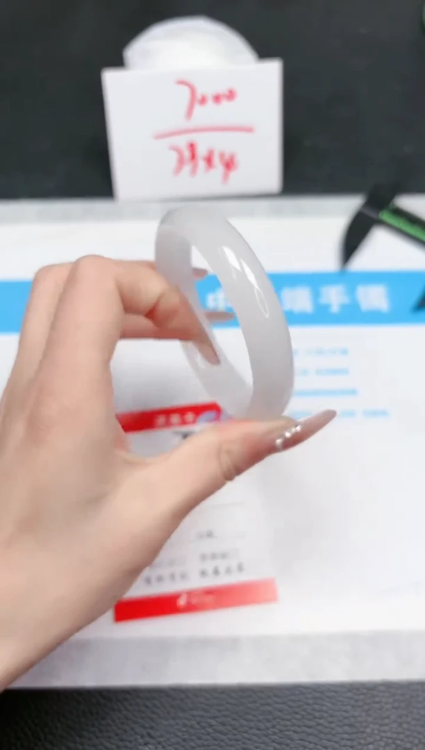 【闪购商品】石英质玉手镯未镶嵌782-58