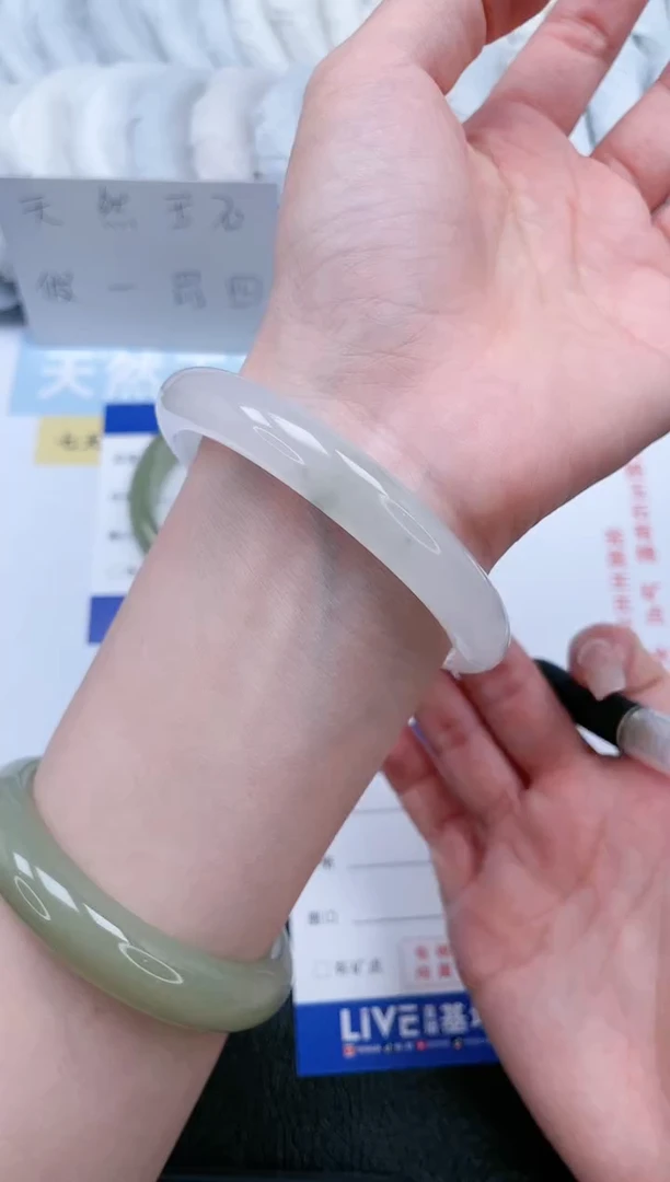 【闪购商品】石英质玉手镯未镶嵌T214-60.6