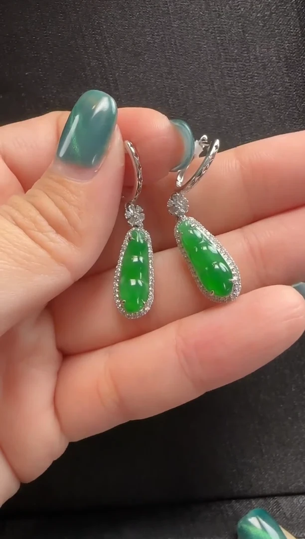 【闪购商品】翡翠耳饰18K金镶嵌506豆子一对