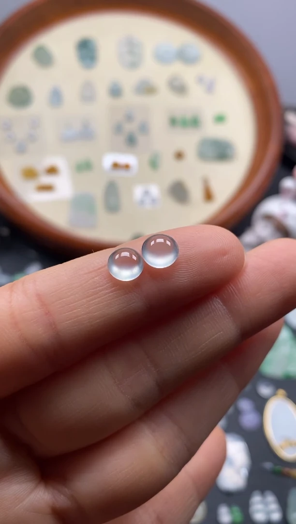 颈饰未镶嵌翡翠高冰起光蛋面1对/芬