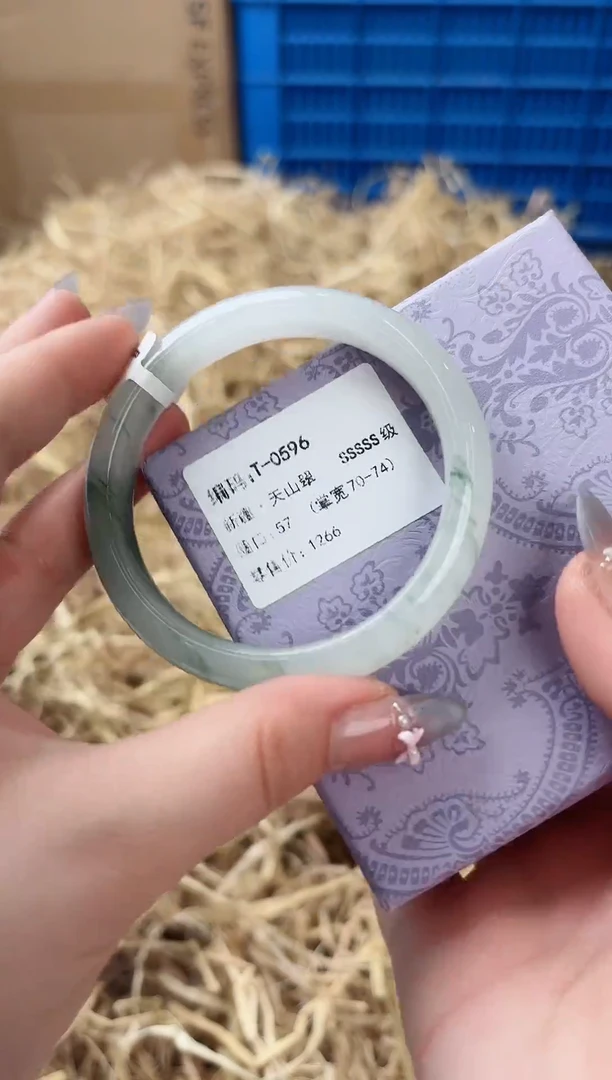 未镶嵌手镯石英质玉T-0596