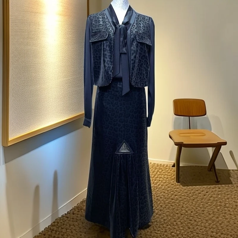 【娜孜】秋冬时尚字母印花马甲连衣裙显瘦两件套 137