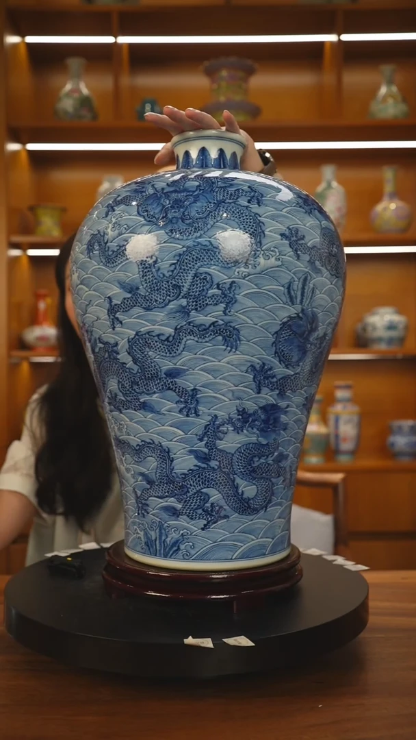 其他青花山水龙纹梅瓶一只