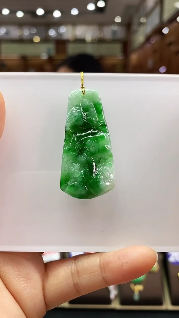 翡翠未镶嵌颈饰花件