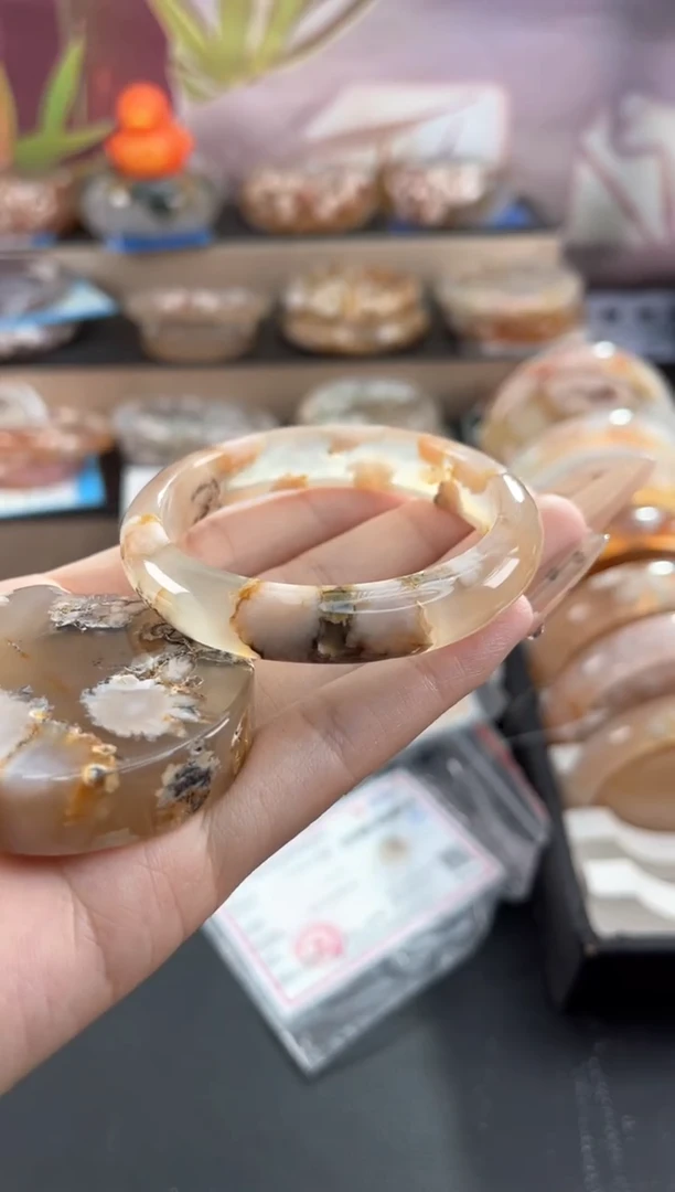 未镶嵌手镯石英质玉50